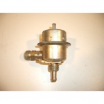 Druckregler  Kraftstoff ( 2,5 bar )   ( Saab Original neu )